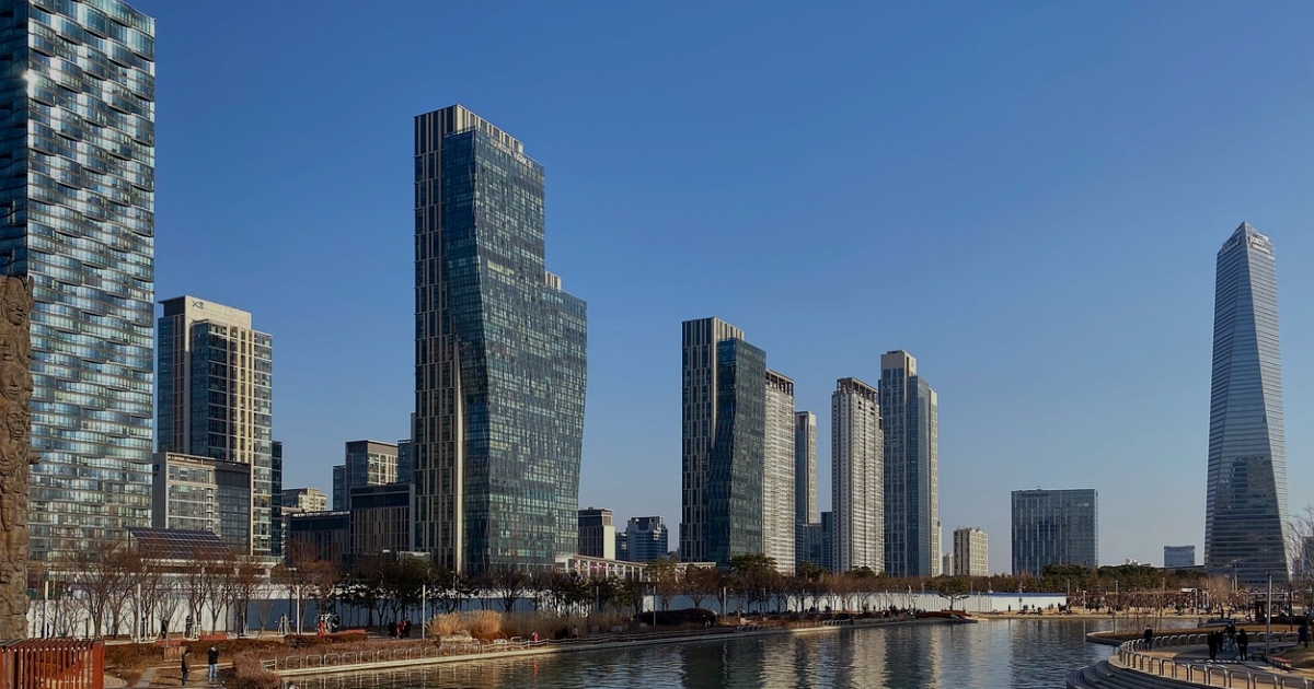 An event participation announcement by SHL Medical titled “SHL Medical to speak at 2023 PDA Aseptic conference in Incheon” featuring the city view of South Korea