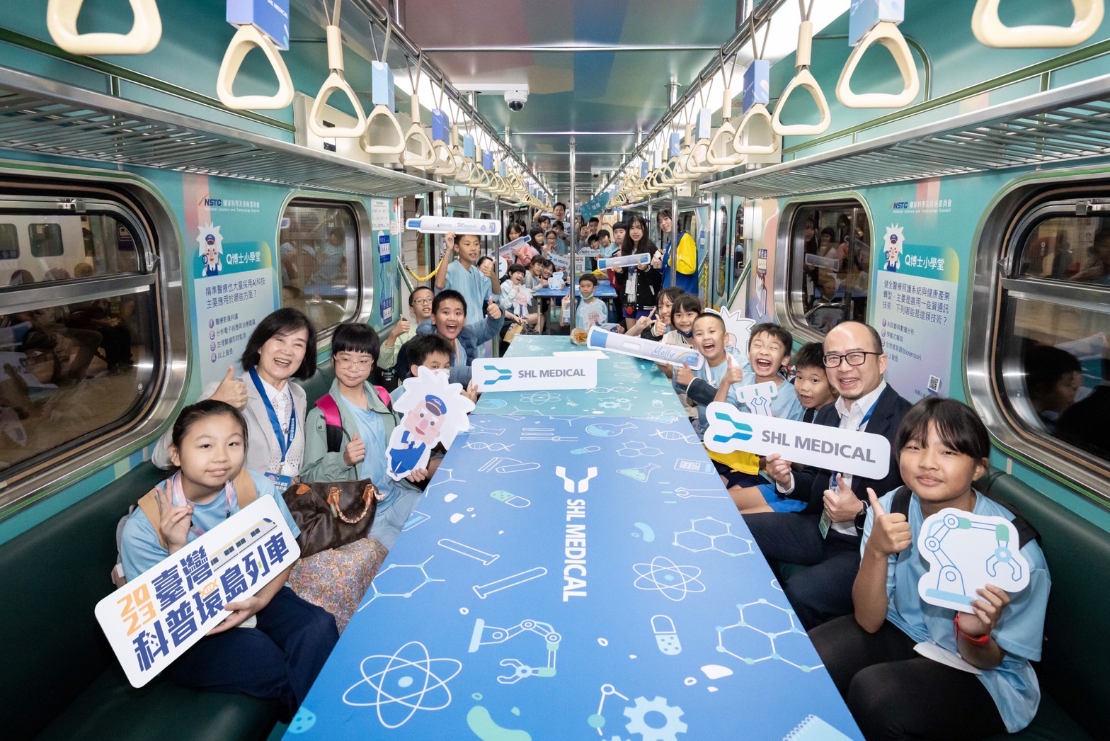 General Manager Sebastian Feng boards train with elementary schoolers to launch a series of science experiments. 